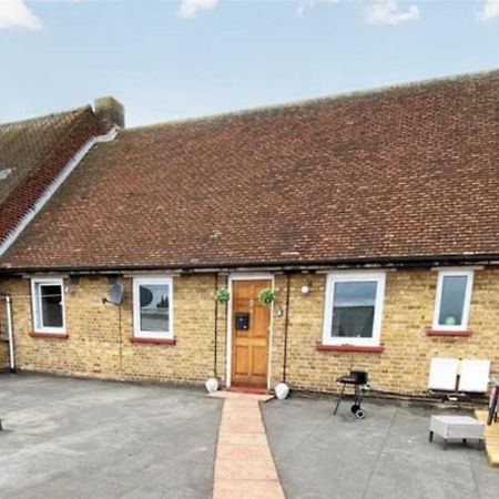 4 Bedroom Property Which Sleeps 8 Very Close To The Harry Potter Studio And Watford Junction Екстер'єр фото