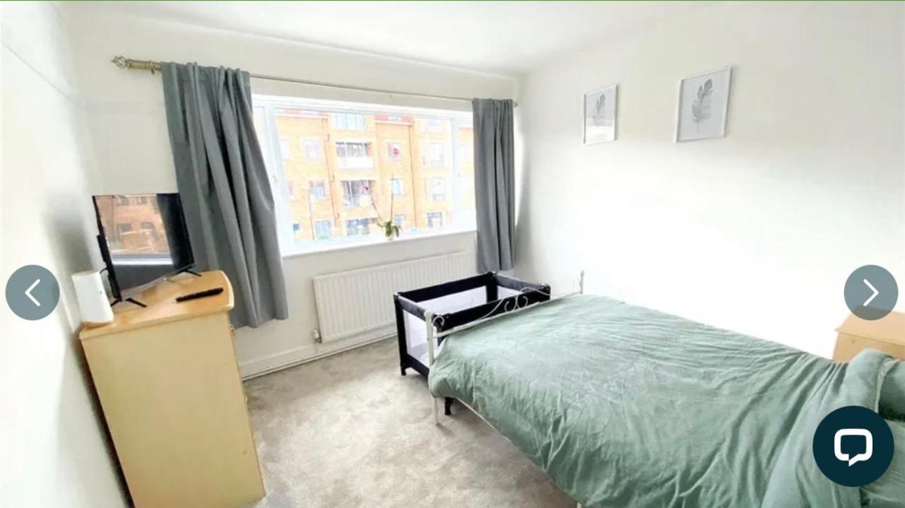 4 Bedroom Property Which Sleeps 8 Very Close To The Harry Potter Studio And Watford Junction Екстер'єр фото